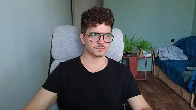 Snapshot of Remy_Miles chatting on 10.28.25 Remy Miles online show from 10.28.25