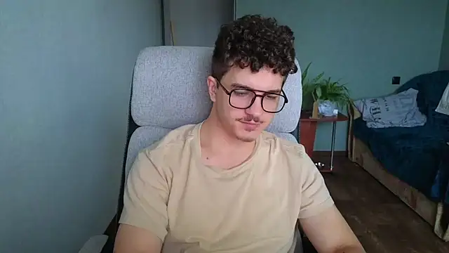 Snapshot of Remy_Miles chatting on 10.31.25 Remy Miles online show from 10.31.25