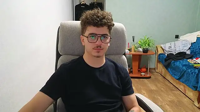 Snapshot of Remy_Miles chatting on 11.10.25 Remy Miles online show from 11.10.25