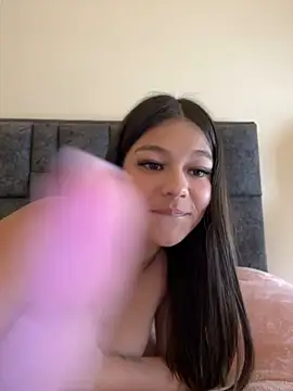 Alyshanon18 online show from 12.20.25