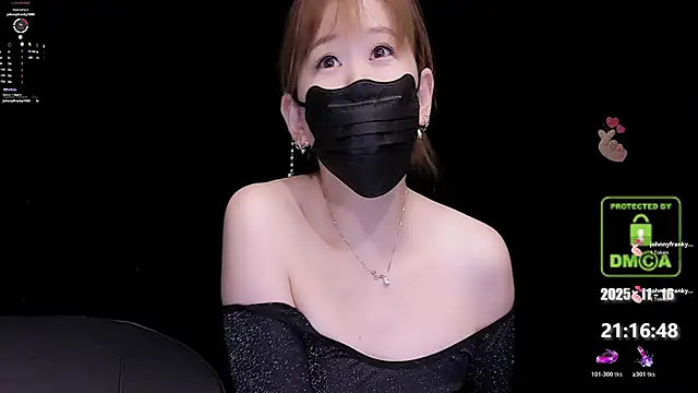 Snapshot of melia_Z chatting on 11.16.25 melia Z online show from 11.16.25