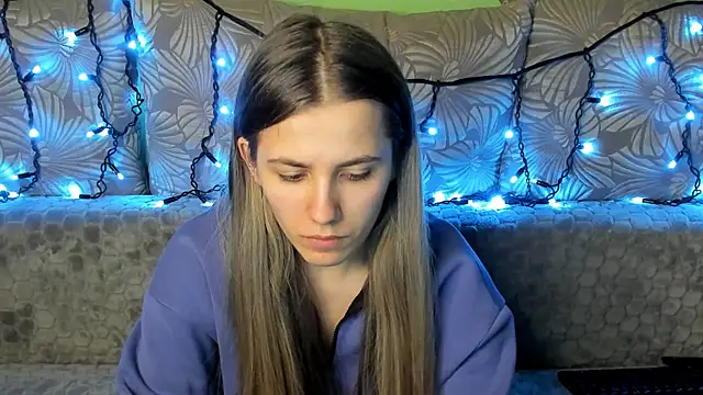 Snapshot of MaggieCake chatting on 12.12.24 MaggieCake online show from 12.12.24