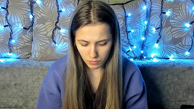Snapshot of MaggieCake chatting on 12.14.24 MaggieCake online show from 12.14.24