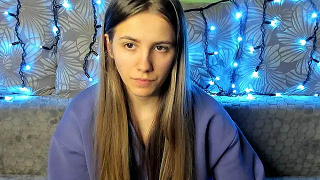 Snapshot of MaggieCake chatting on 12.15.24 MaggieCake online show from 12.15.24