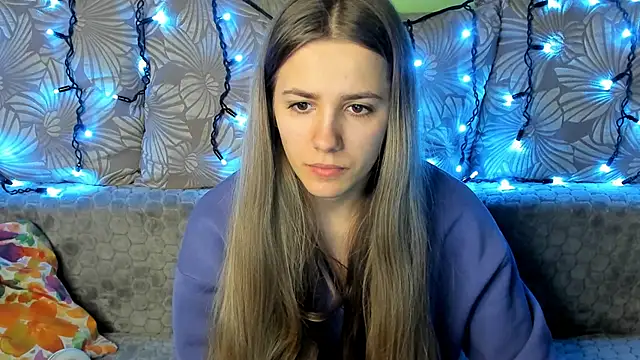 Snapshot of MaggieCake chatting on 12.17.24 MaggieCake online show from 12.17.24