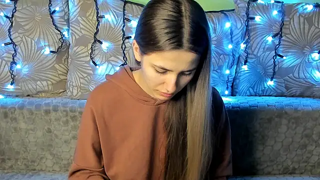 Snapshot of MaggieCake chatting on 12.31.24 MaggieCake online show from 12.31.24