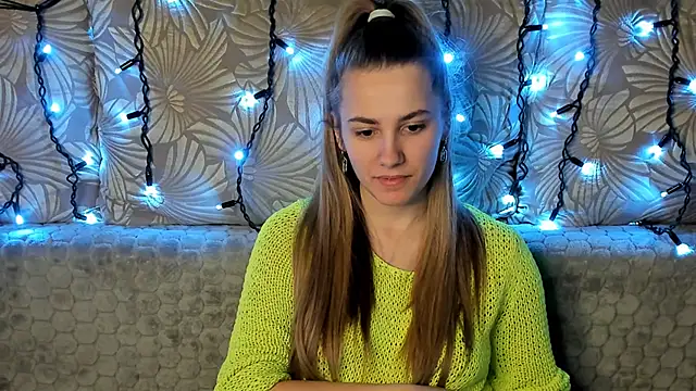 Snapshot of MaggieCake chatting on 01.28.25 MaggieCake online show from 01.28.25