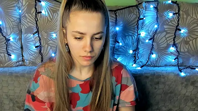 Snapshot of MaggieCake chatting on 01.31.25 MaggieCake online show from 01.31.25