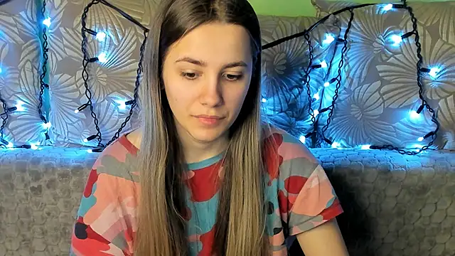 Snapshot of MaggieCake chatting on 02.22.25 MaggieCake online show from 02.22.25