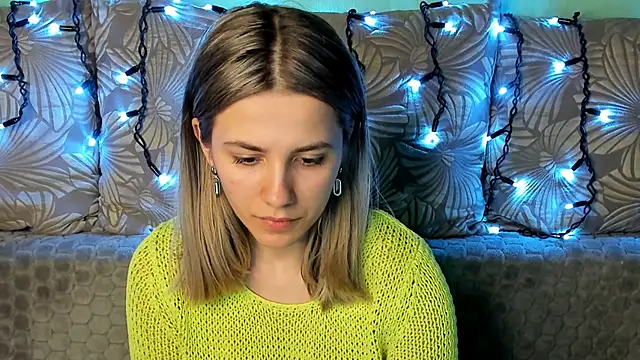 Snapshot of MaggieCake chatting on 03.16.25 MaggieCake online show from 03.16.25