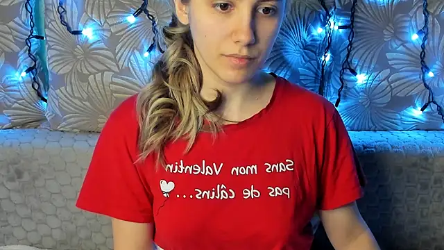 Snapshot of MaggieCake chatting on 03.03.26 MaggieCake online show from 03.03.26