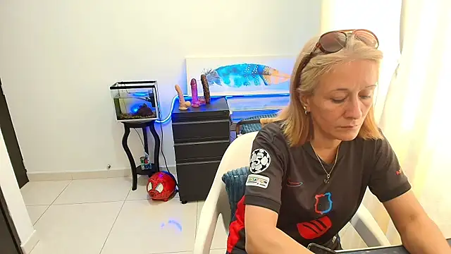 Naty Stone online show from 10.21.25