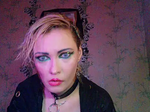 WildMissNiks online show from 11.10.25