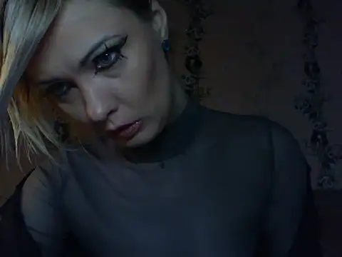 Snapshot of WildMissNiks chatting on 04.29.26 WildMissNiks online show from 04.29.26