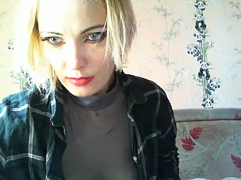 Snapshot of WildMissNiks chatting on 05.05.26 WildMissNiks online show from 05.05.26