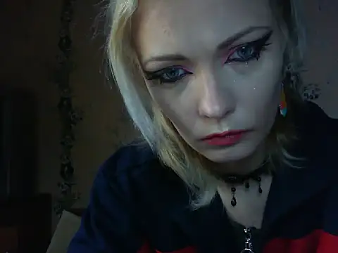 Snapshot of WildMissNiks chatting on 05.11.26 WildMissNiks online show from 05.11.26