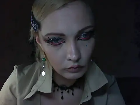 Snapshot of WildMissNiks chatting on 05.21.26 WildMissNiks online show from 05.21.26