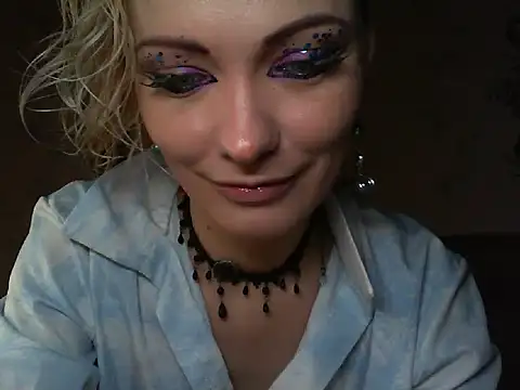 Snapshot of WildMissNiks chatting on 05.25.26 WildMissNiks online show from 05.25.26