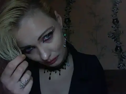 Snapshot of WildMissNiks chatting on 05.27.26 WildMissNiks online show from 05.27.26