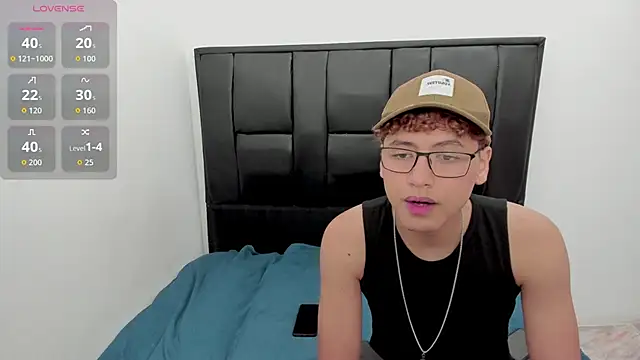 Snapshot of javieryalejandro chatting on 10.13.25 javieryalejandro online show from 10.13.25