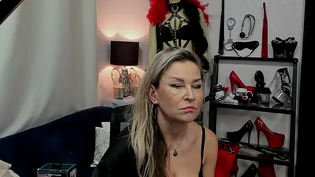 crystaLUX online show from 01.11.25