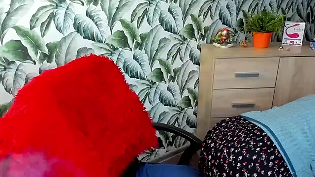 Ellennaughty online show from 12.18.24