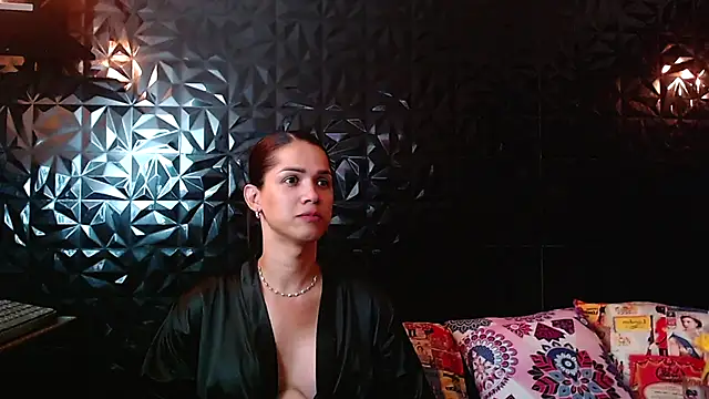 PINK  LOLA1 online show from 10.15.25