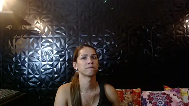 PINK  LOLA1 online show from 04.12.26