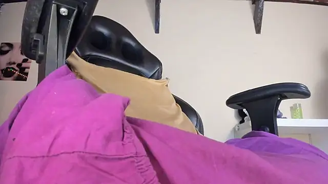 Snapshot of donnasoto chatting on 01.06.25 donnasoto online show from 01.06.25