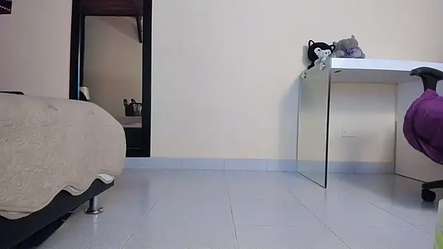 Snapshot of donnasoto chatting on 01.06.25 donnasoto online show from 01.06.25