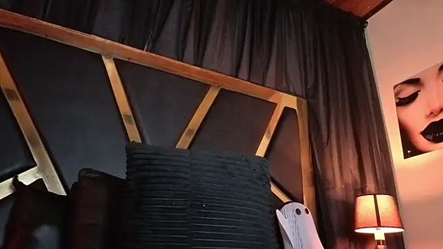 Snapshot of donnasoto chatting on 11.04.25 donnasoto online show from 11.04.25