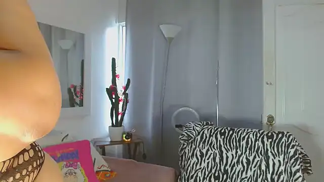 Selenna01 online show from 02.25.25