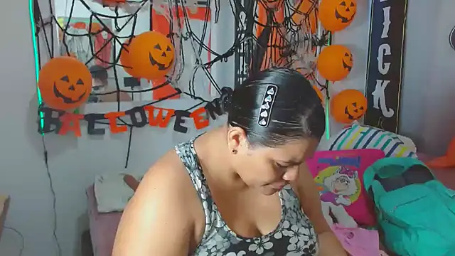 Selenna01 online show from 10.27.25