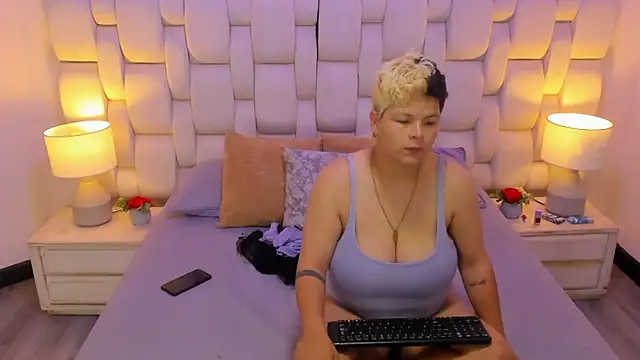 MiaYMolly online show from 12.05.25