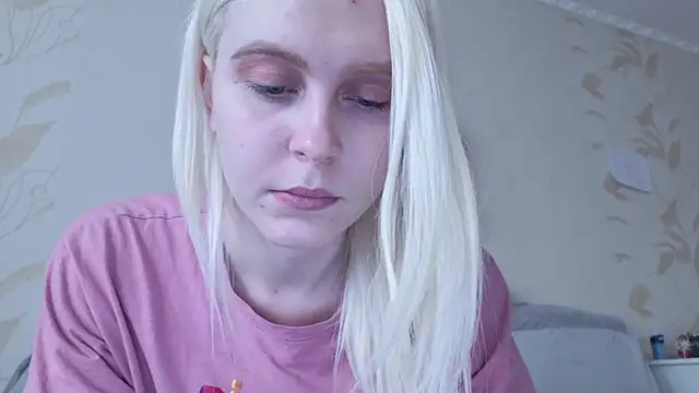 Snapshot of Evelyn_rabbit chatting on 03.11.25 Evelyn rabbit online show from 03.11.25