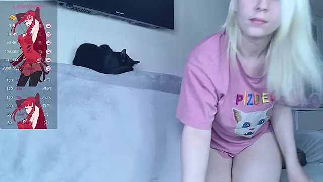 Snapshot of Evelyn_rabbit chatting on 03.19.25 Evelyn rabbit online show from 03.19.25