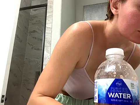 Snapshot of Alyssa_rhoades chatting on 11.06.25 Alyssa rhoades online show from 11.06.25