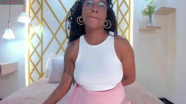 Snapshot of maryevans_ chatting on 11.08.25 maryevans online show from 11.08.25