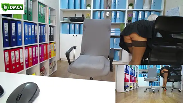 Snapshot of secret-office chatting on 10.20.25 secret-office online show from 10.20.25