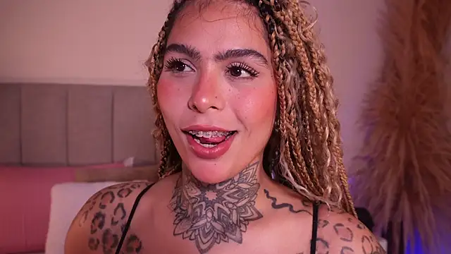 Snapshot of curvyliciousss chatting on 02.01.26 curvyliciousss online show from 02.01.26