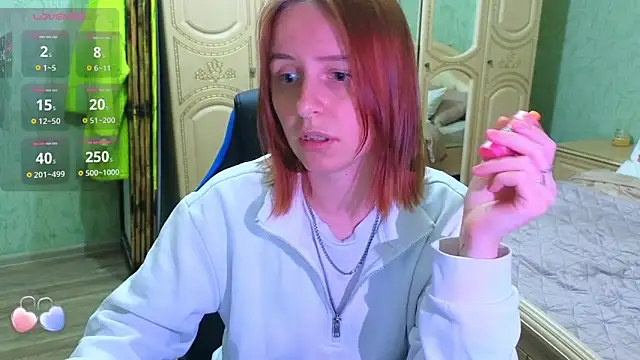 Snapshot of DanaMartina chatting on 09.30.25 DanaMartina online show from 09.30.25