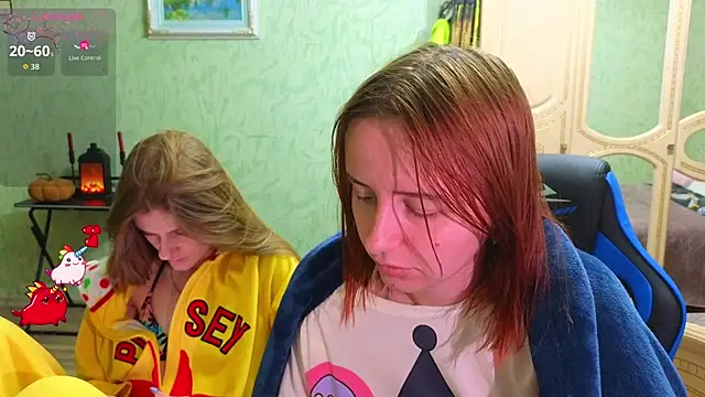 Snapshot of DanaMartina chatting on 10.10.25 DanaMartina online show from 10.10.25