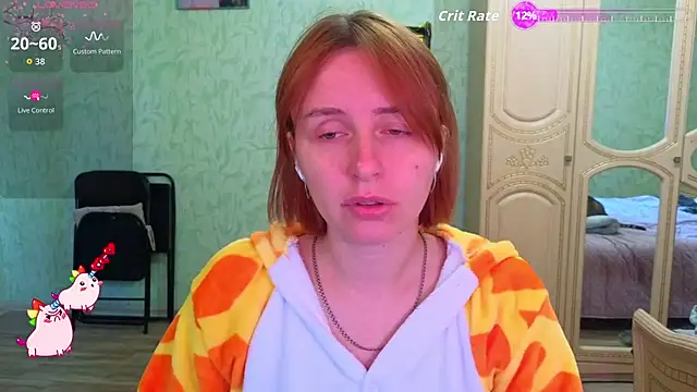 Snapshot of DanaMartina chatting on 10.18.25 DanaMartina online show from 10.18.25