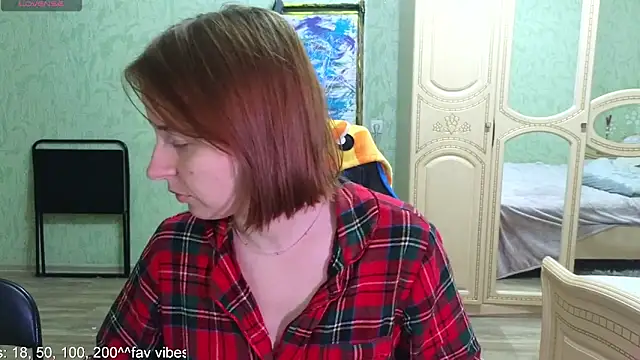 Snapshot of DanaMartina chatting on 10.29.25 DanaMartina online show from 10.29.25