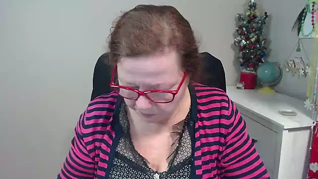 Adelewildx online show from 01.14.25