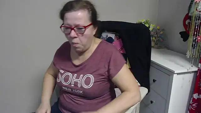 Adelewildx online show from 02.05.25