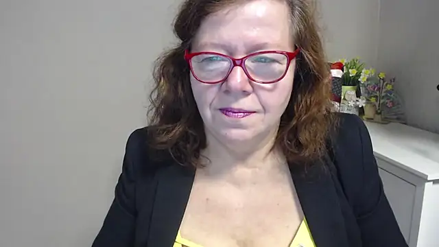 Adelewildx online show from 02.13.25