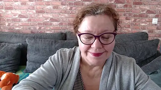 Adelewildx online show from 02.15.25