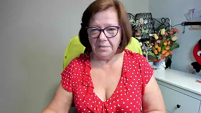 Snapshot of Adelewildx chatting on 06.08.26 Adelewildx online show from 06.08.26