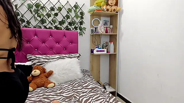 Snapshot of BellaBellosinia chatting on 10.26.25 BellaBellosinia online show from 10.26.25